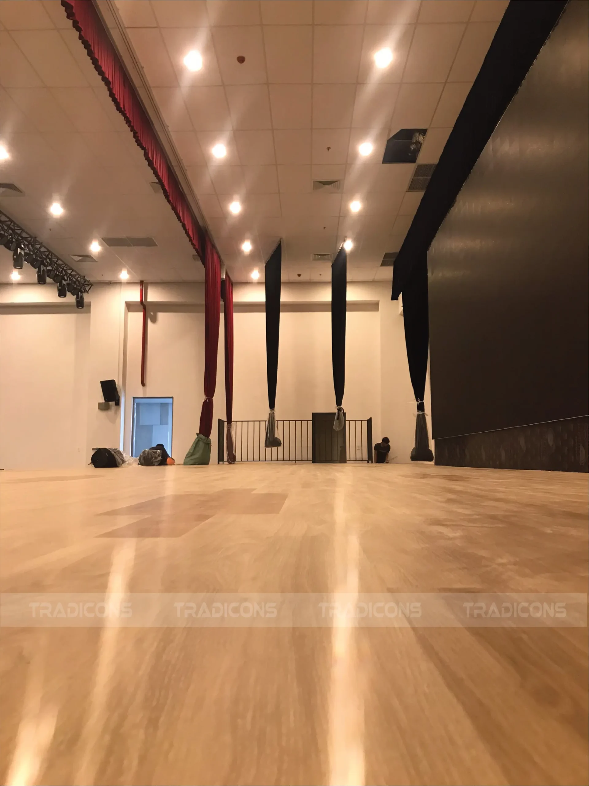 HỘI TRƯỜNG UMT-18