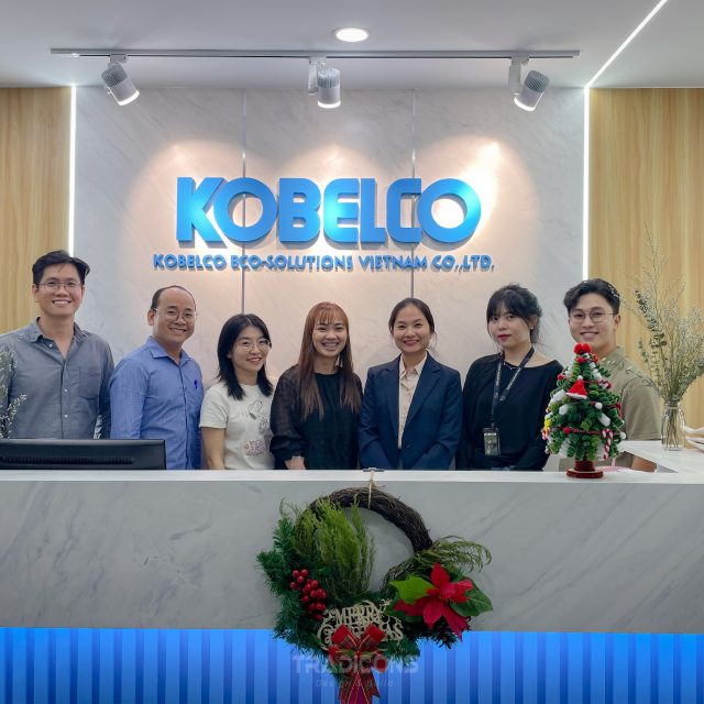 https://mujo.vn/wp-content/uploads/2025/12/Kobelco-Office-7-640x640.jpg