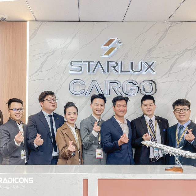 https://mujo.vn/wp-content/uploads/2025/12/Starlux-Cargo-Ha-Noi-9-640x640.jpg